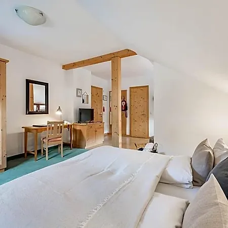 Inntaler Hof מלון 4*